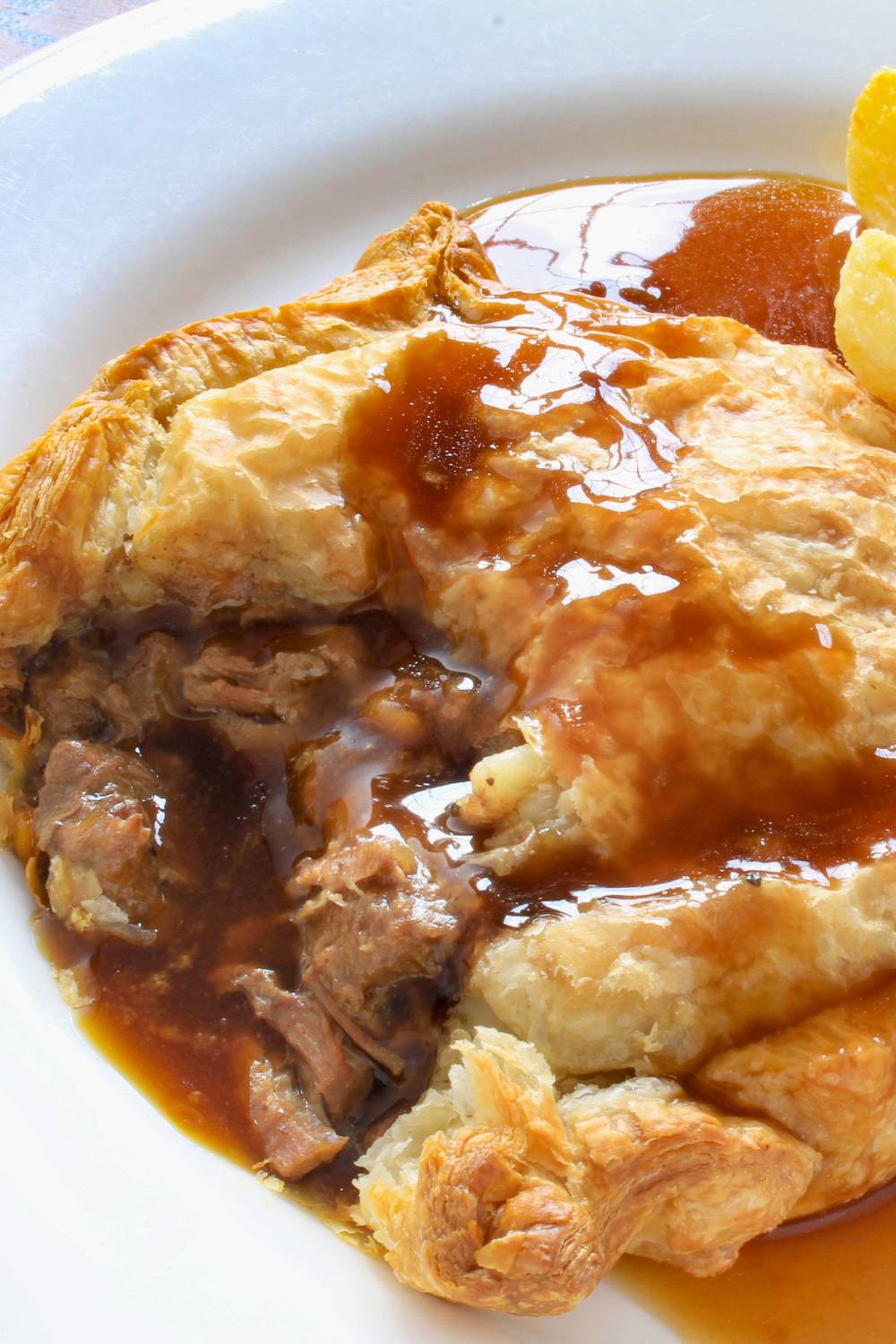 Easy Slow Cooker Steak & Gravy Pies: Tender Beef, Rich Flavor